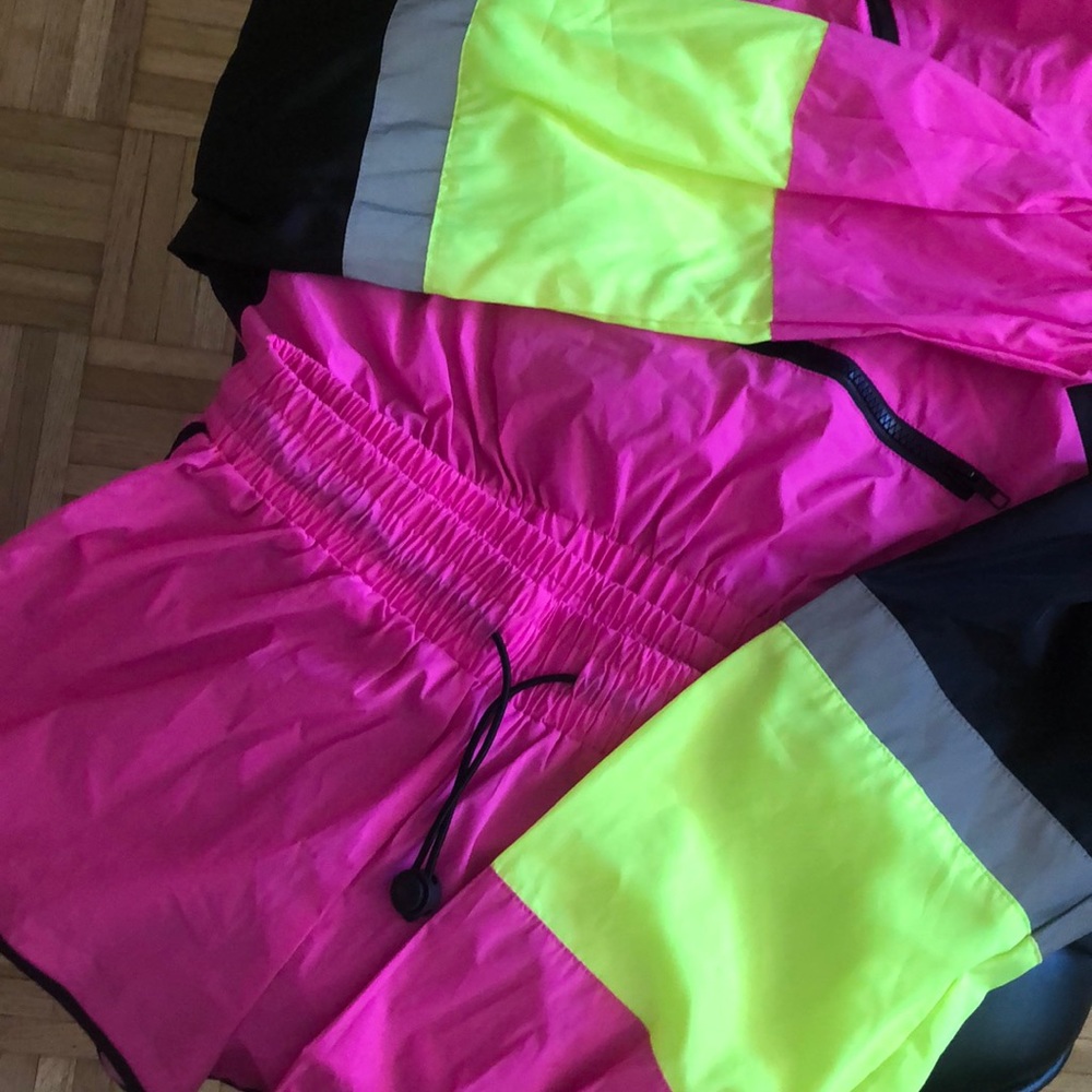 Wind breaker short set.